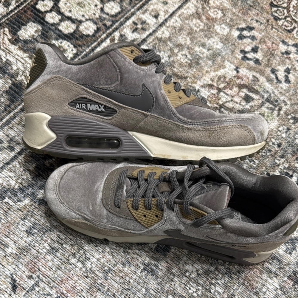 Nike Air Max Women’s Gray Sneakers